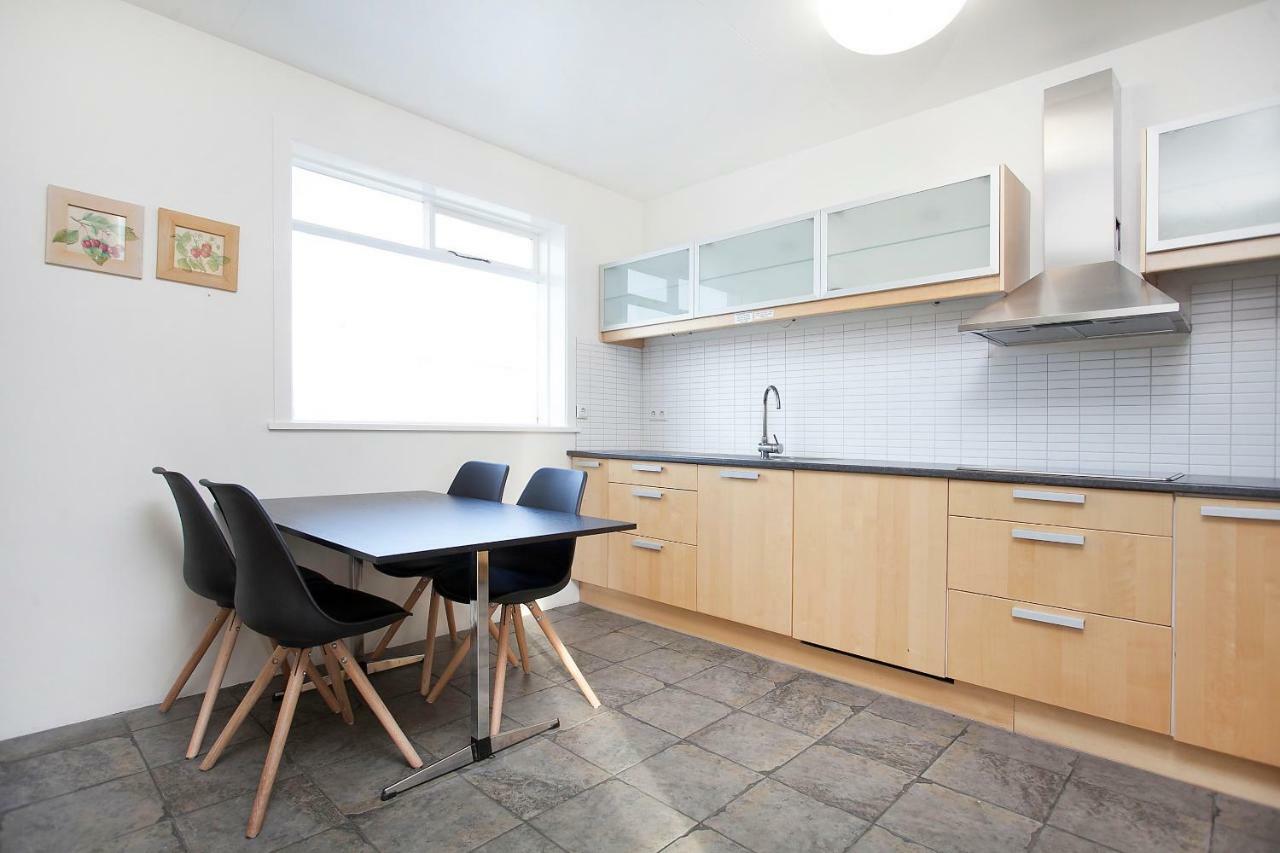 אקורירי Apotek Guesthouse מראה חיצוני תמונה